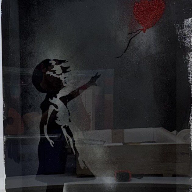 Grey Diamond Dust Balloon Girl